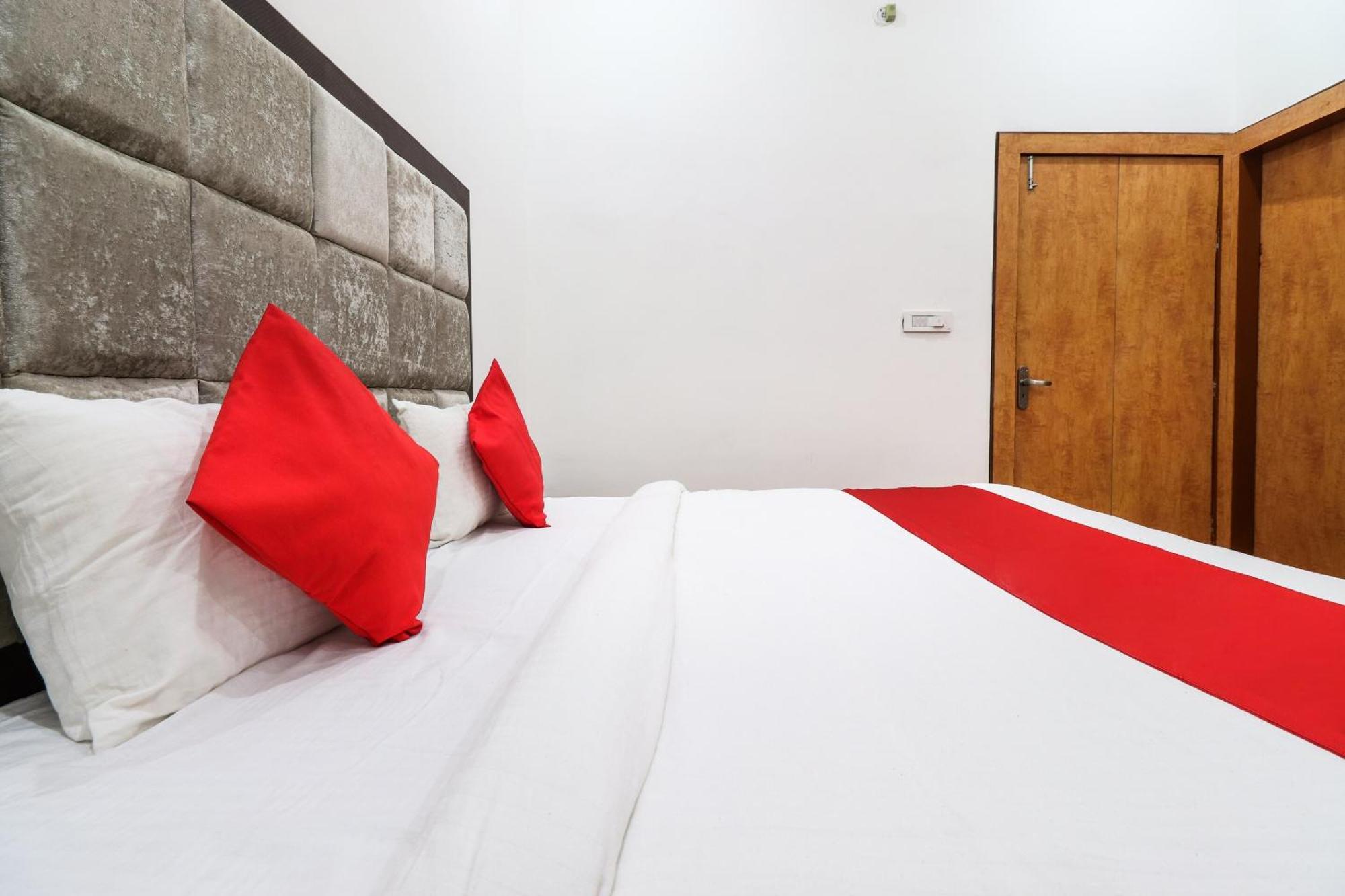 Hotel O Taj Royal Tājganj Zewnętrze zdjęcie