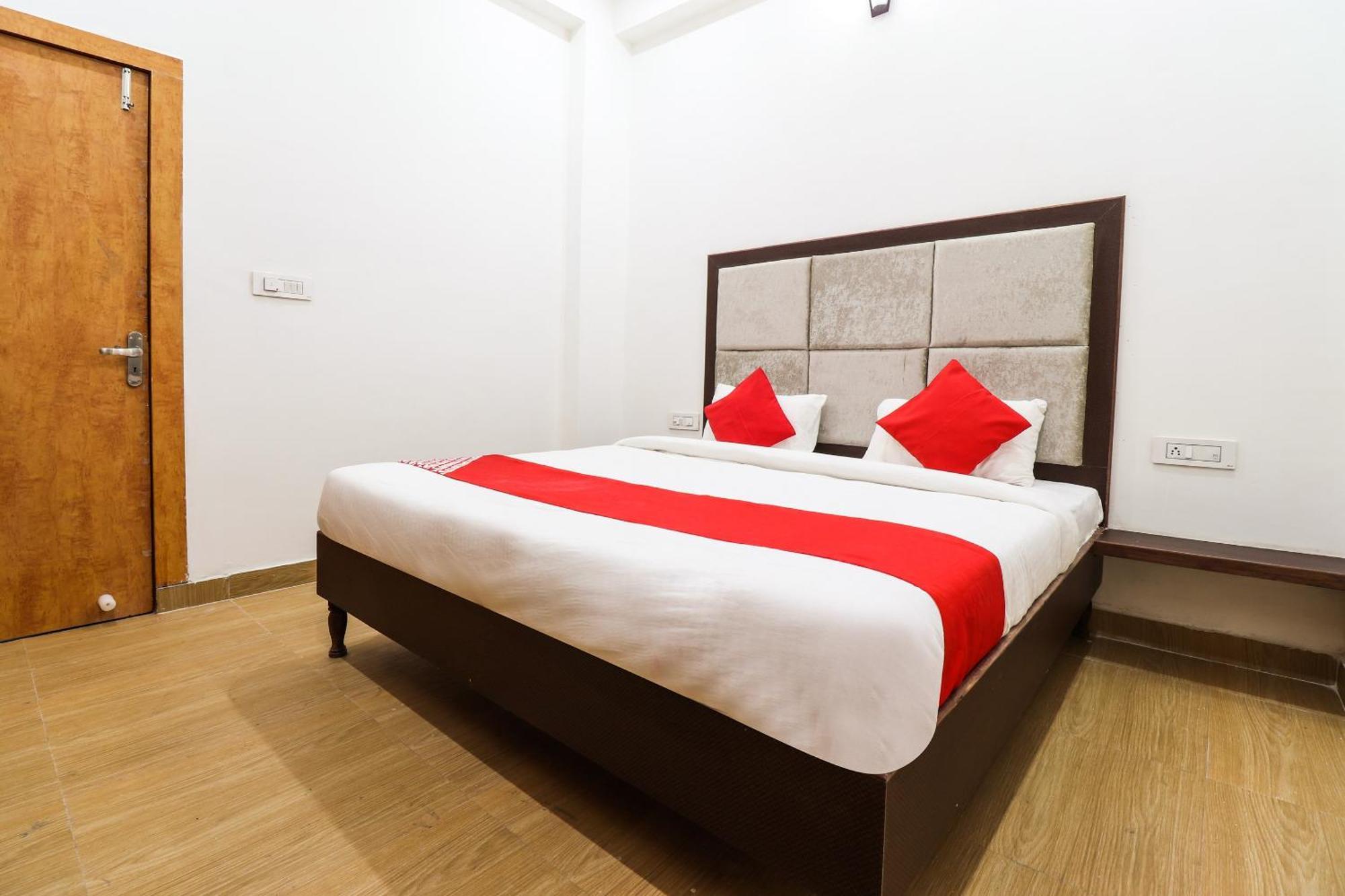 Hotel O Taj Royal Tājganj Zewnętrze zdjęcie